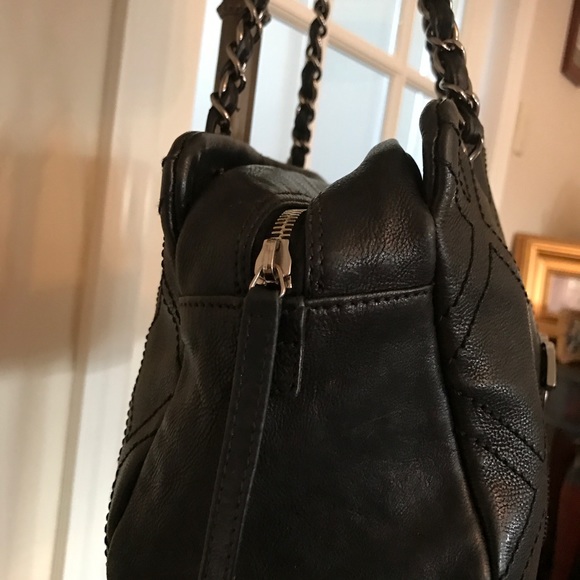 Chanel Diamond Stitch Tote - Picture 4 of 11